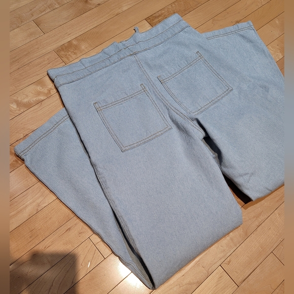 Light Blue Wash Paperbag Waist Wide Leg Jeans - Picture 4 of 11